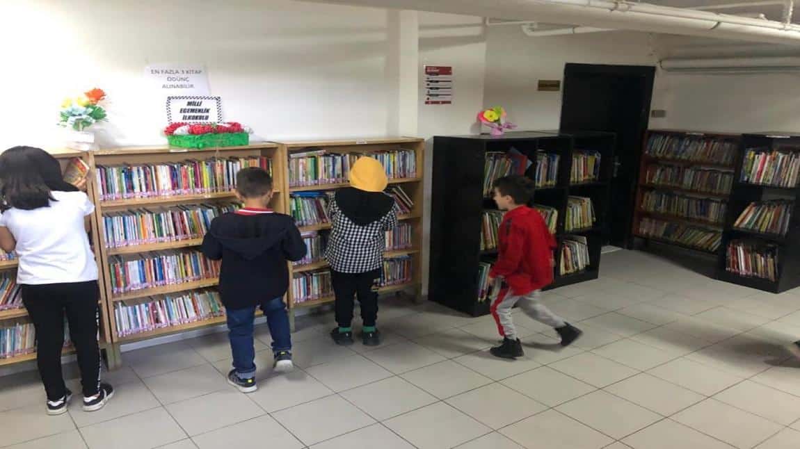 Okulumuzun Kütüphane Gezisi
